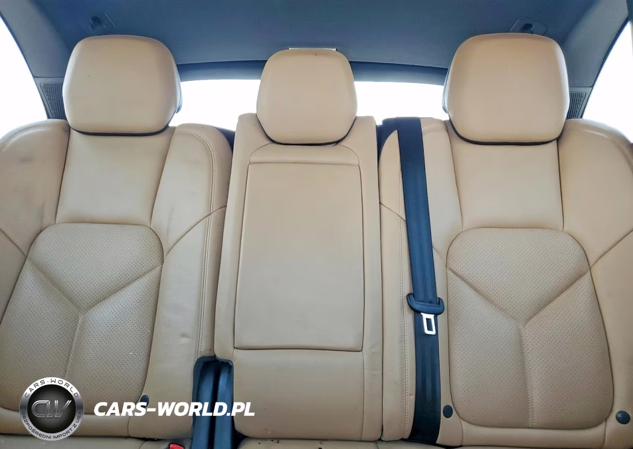 2016 Porsche Cayenne VIN:WP1AA2A27GKA13371 - 10