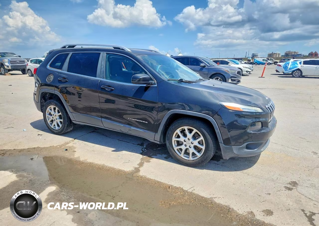 2016 Jeep Cherokee Latitude VIN:1C4PJLCB2GW164898 - 4