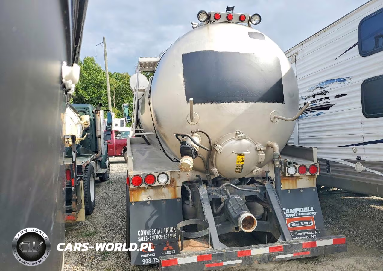 2002 Peterbilt 330 VIN:2NPNLD9X72M580835 - 2