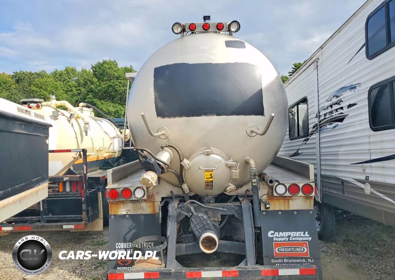 2002 Peterbilt 330 VIN:2NPNLD9X72M580835 - 6