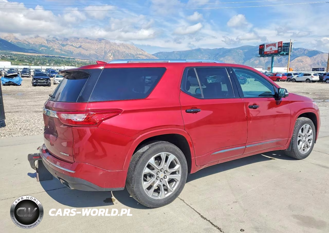 2021 Chevrolet Traverse Premier VIN:1GNEVKKW5MJ230158 - 3