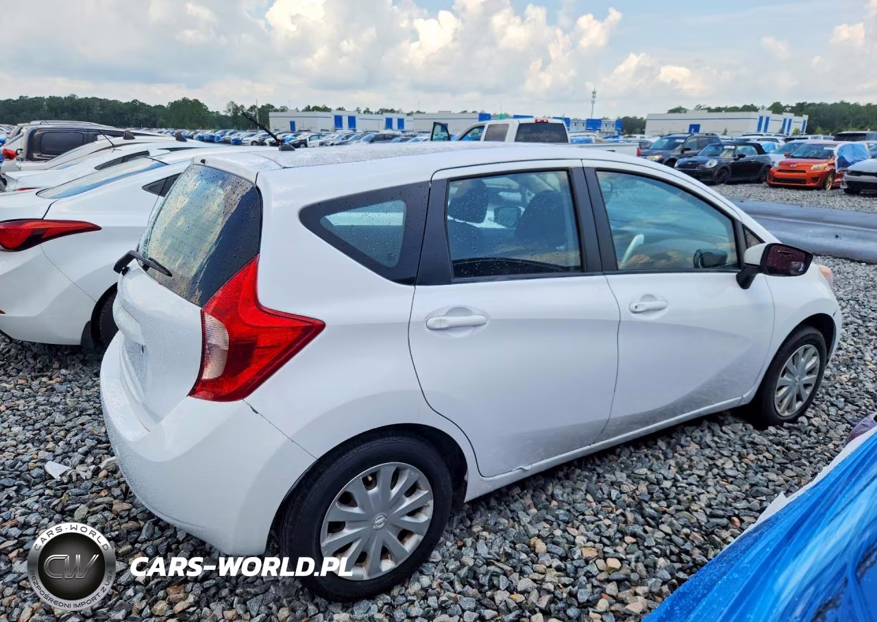 2015 Nissan Versa Note S Plus VIN:3N1CE2CPXFL398822 - 3