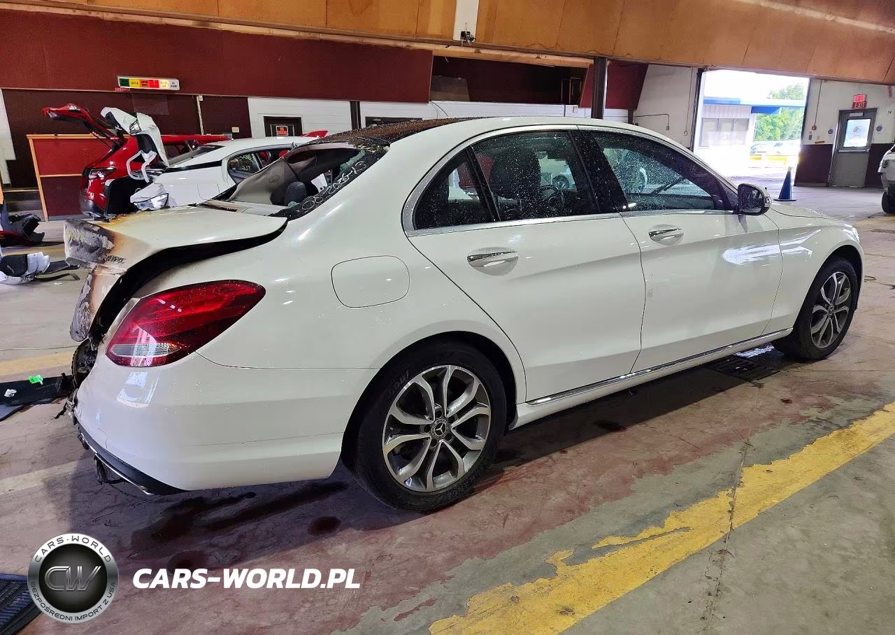 2017 Mercedes-Benz C 300 4Matic VIN:55SWF4KB3HU222462 - 3