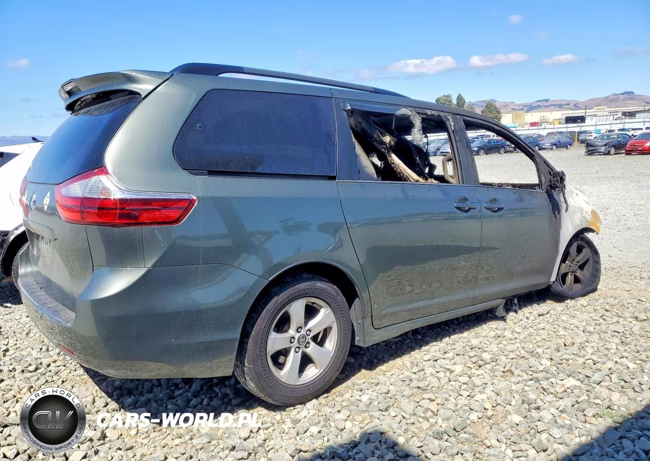 2019 Toyota Sienna Le VIN:5TDKZ3DC2KS005513 - 3
