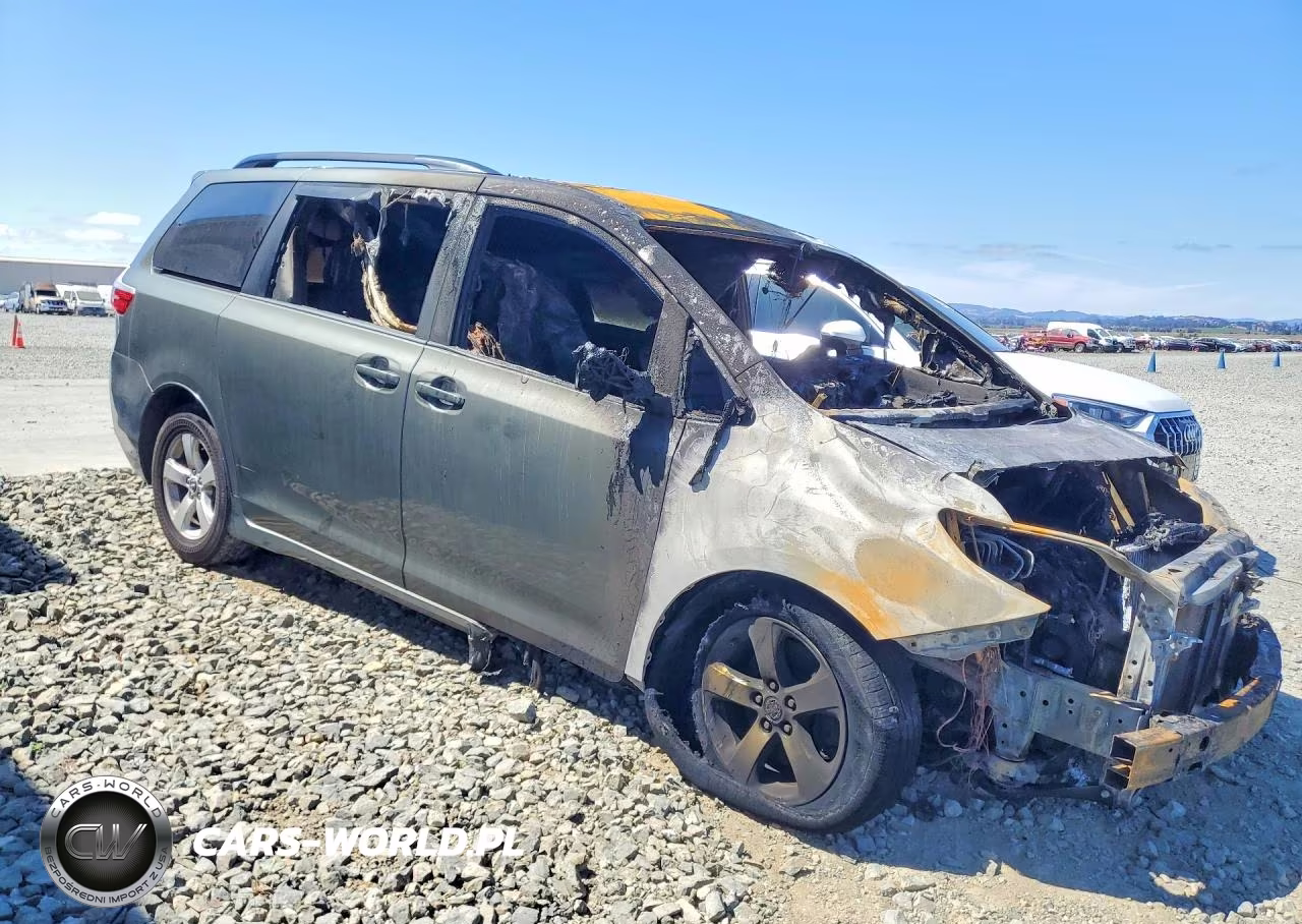 2019 Toyota Sienna Le VIN:5TDKZ3DC2KS005513 - 4