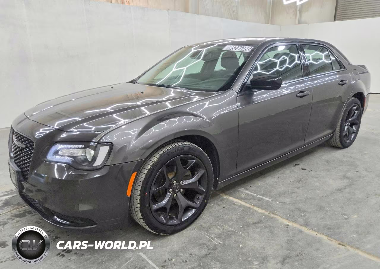 2021 Chrysler 300 Touring VIN:2C3CCAAG7MH538240 - 1