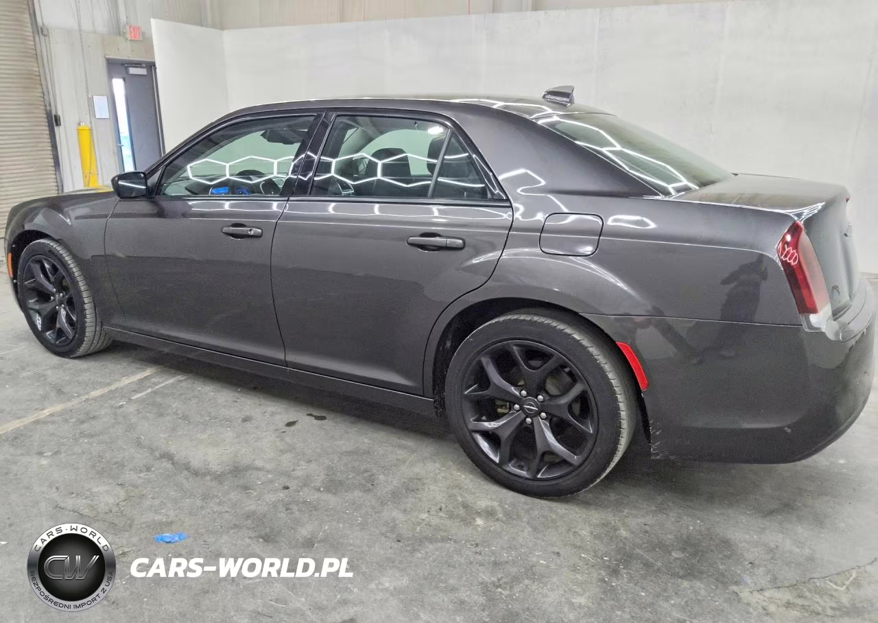 2021 Chrysler 300 Touring VIN:2C3CCAAG7MH538240 - 2