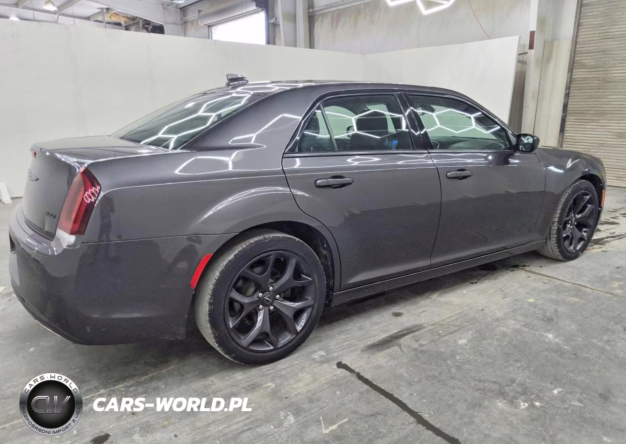 2021 Chrysler 300 Touring VIN:2C3CCAAG7MH538240 - 3