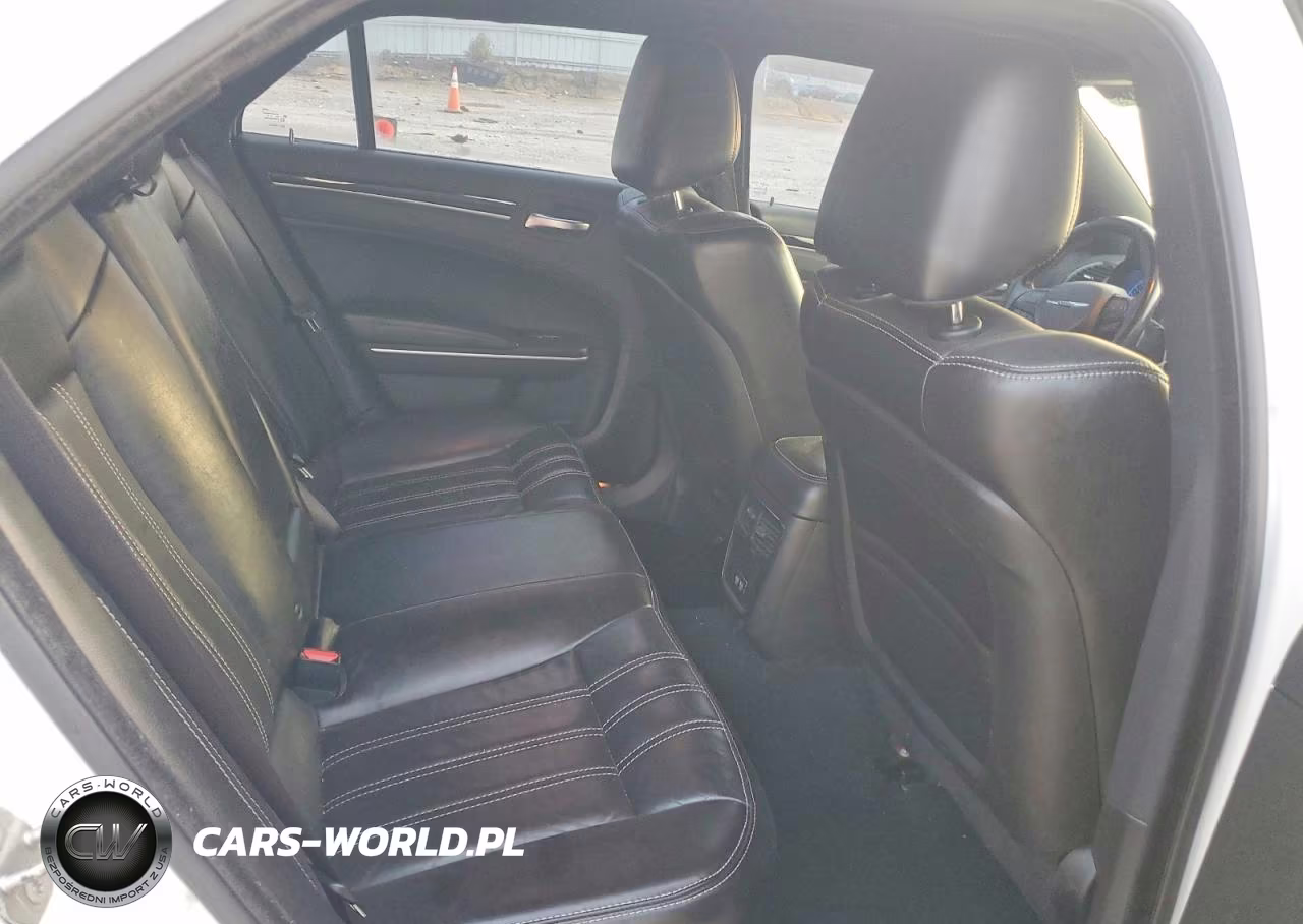 2020 Chrysler 300 S VIN:2C3CCABT8LH180656 - 10