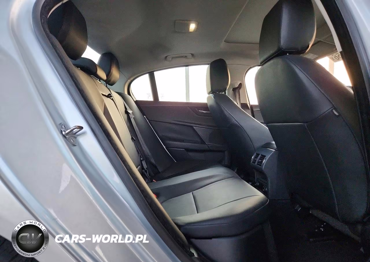 2018 Jaguar Xe Premium VIN:SAJAJ4FN2JCP24253 - 10