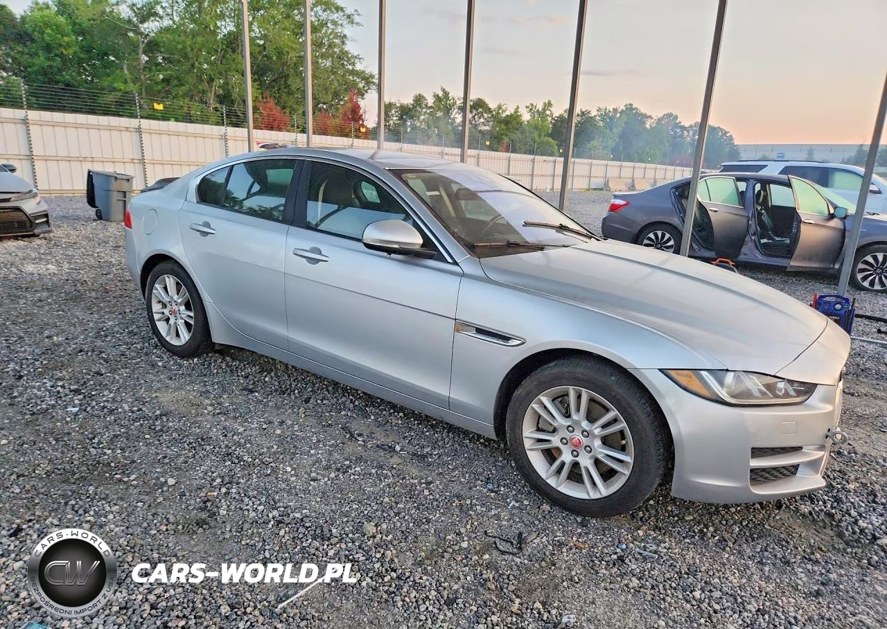 2018 Jaguar Xe Premium VIN:SAJAJ4FN2JCP24253 - 4