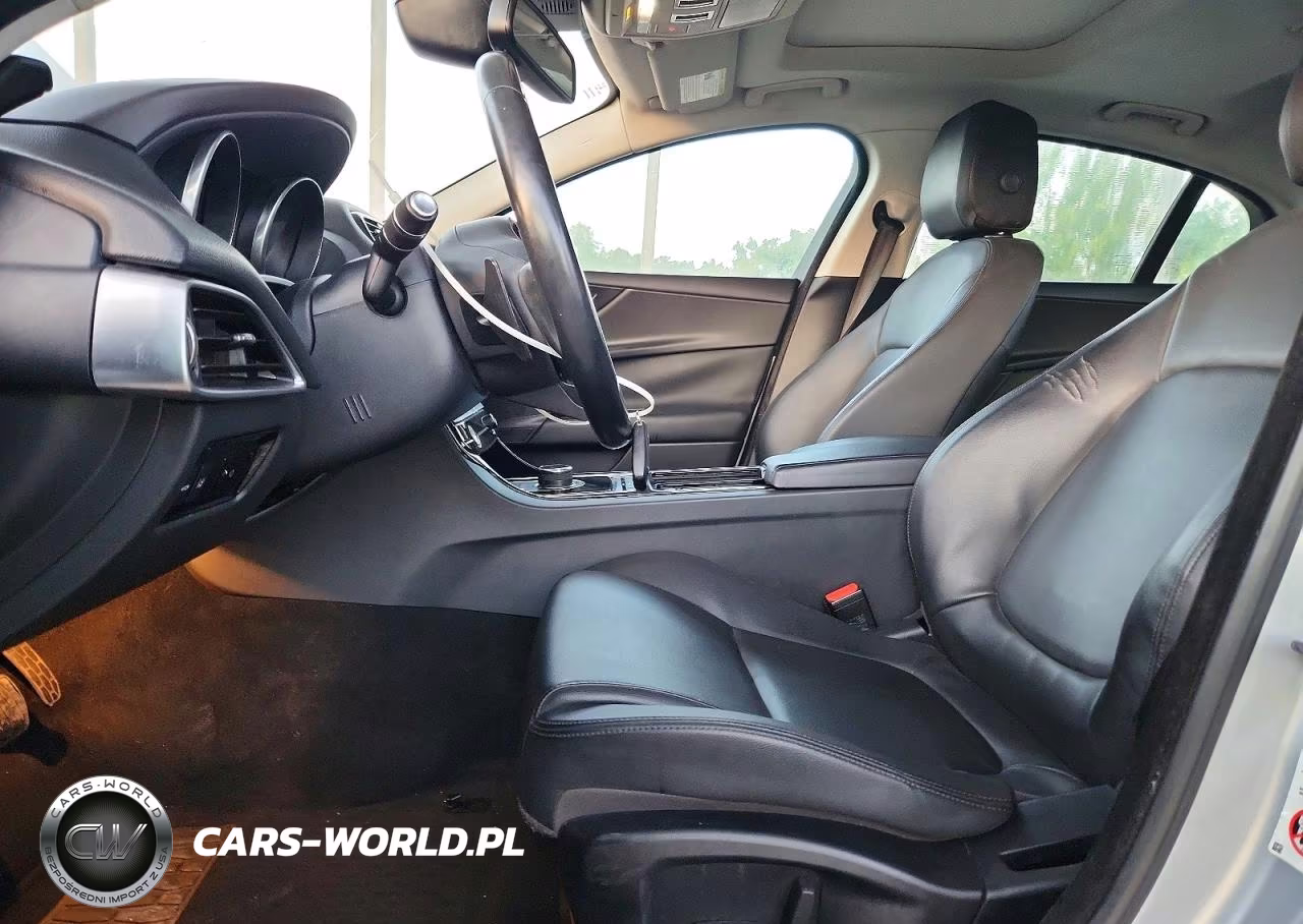 2018 Jaguar Xe Premium VIN:SAJAJ4FN2JCP24253 - 7