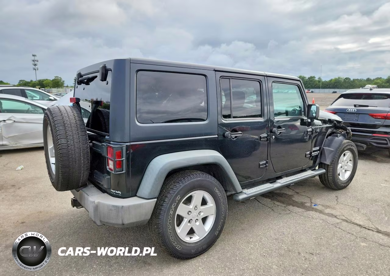 2013 Jeep Wrangler Unlimited Sport VIN:1C4BJWDG9DL605896 - 3