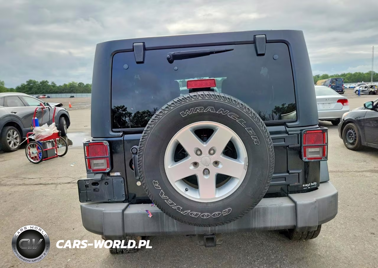 2013 Jeep Wrangler Unlimited Sport VIN:1C4BJWDG9DL605896 - 6