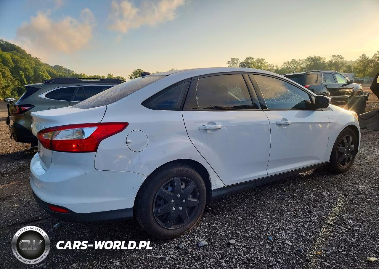2012 Ford Focus Se VIN:1FAHP3F29CL207763 - 3