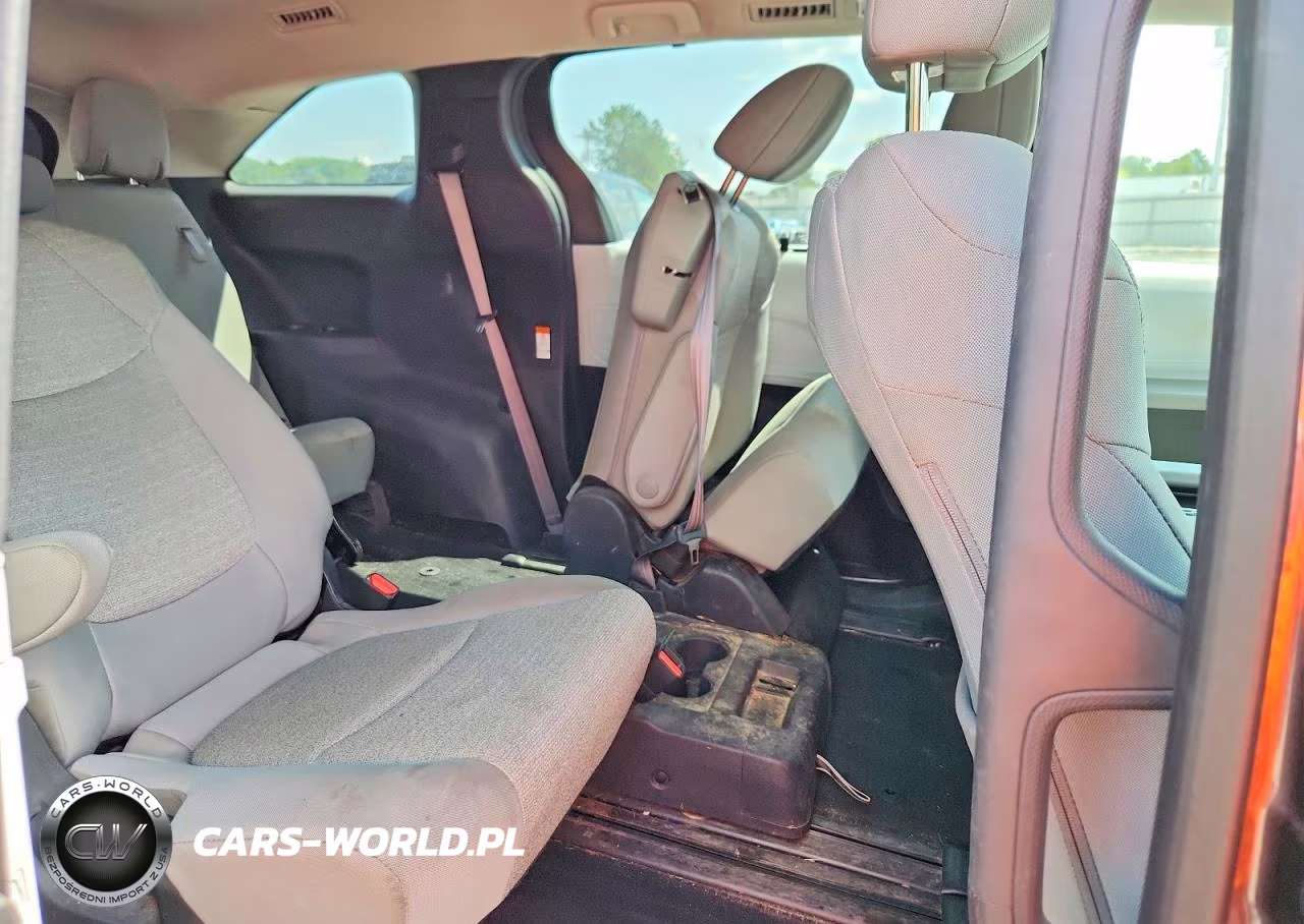 2025 Toyota Sienna Le VIN:5TDKSKFC9SS182121 - 11
