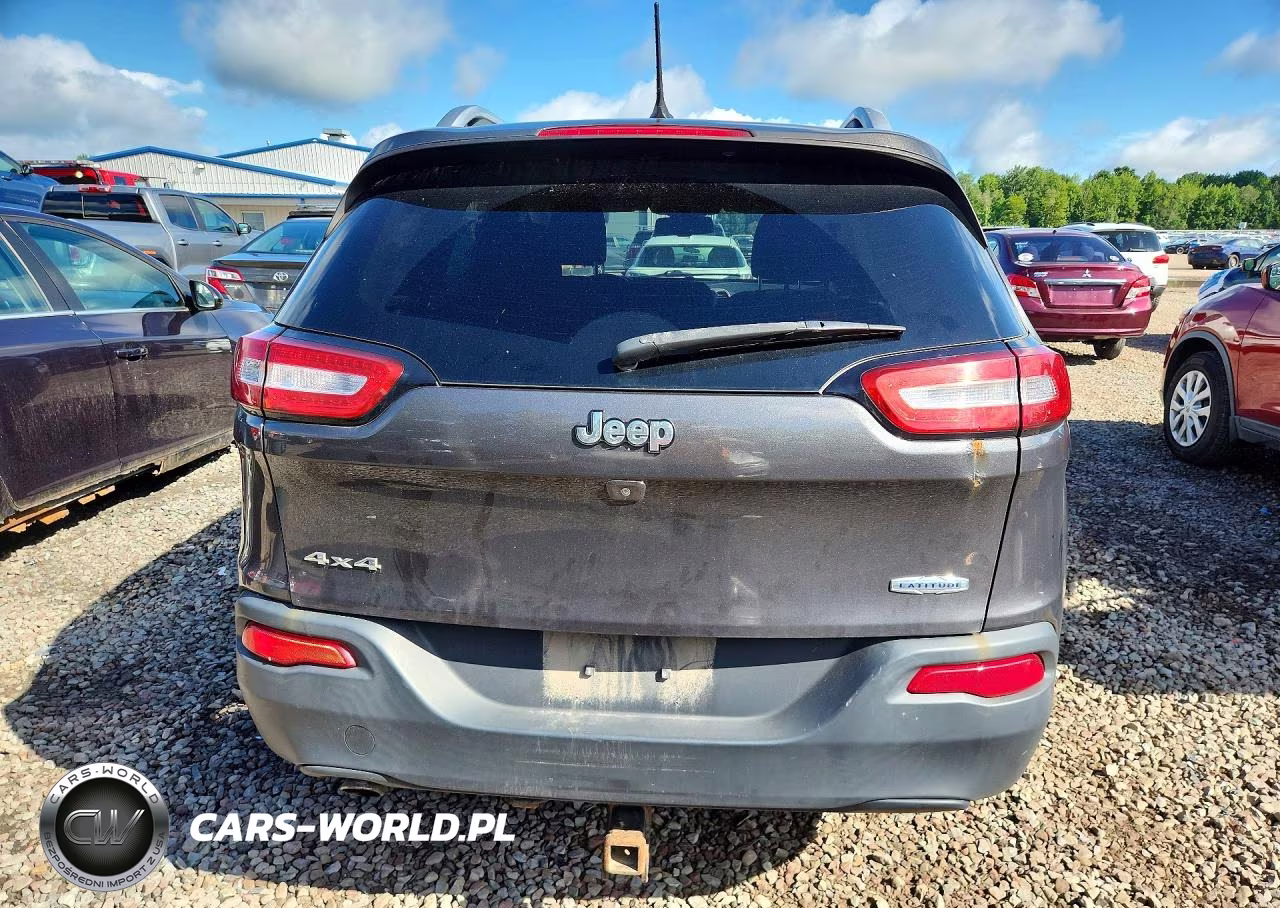 2015 Jeep Cherokee Latitude VIN:1C4PJMCB4FW725817 - 6