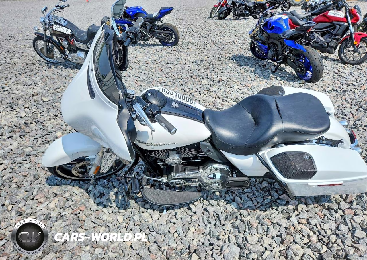 2016 Harley-Davidson Flhx Street Glide VIN:1HD1KBM18GB662418 - 3