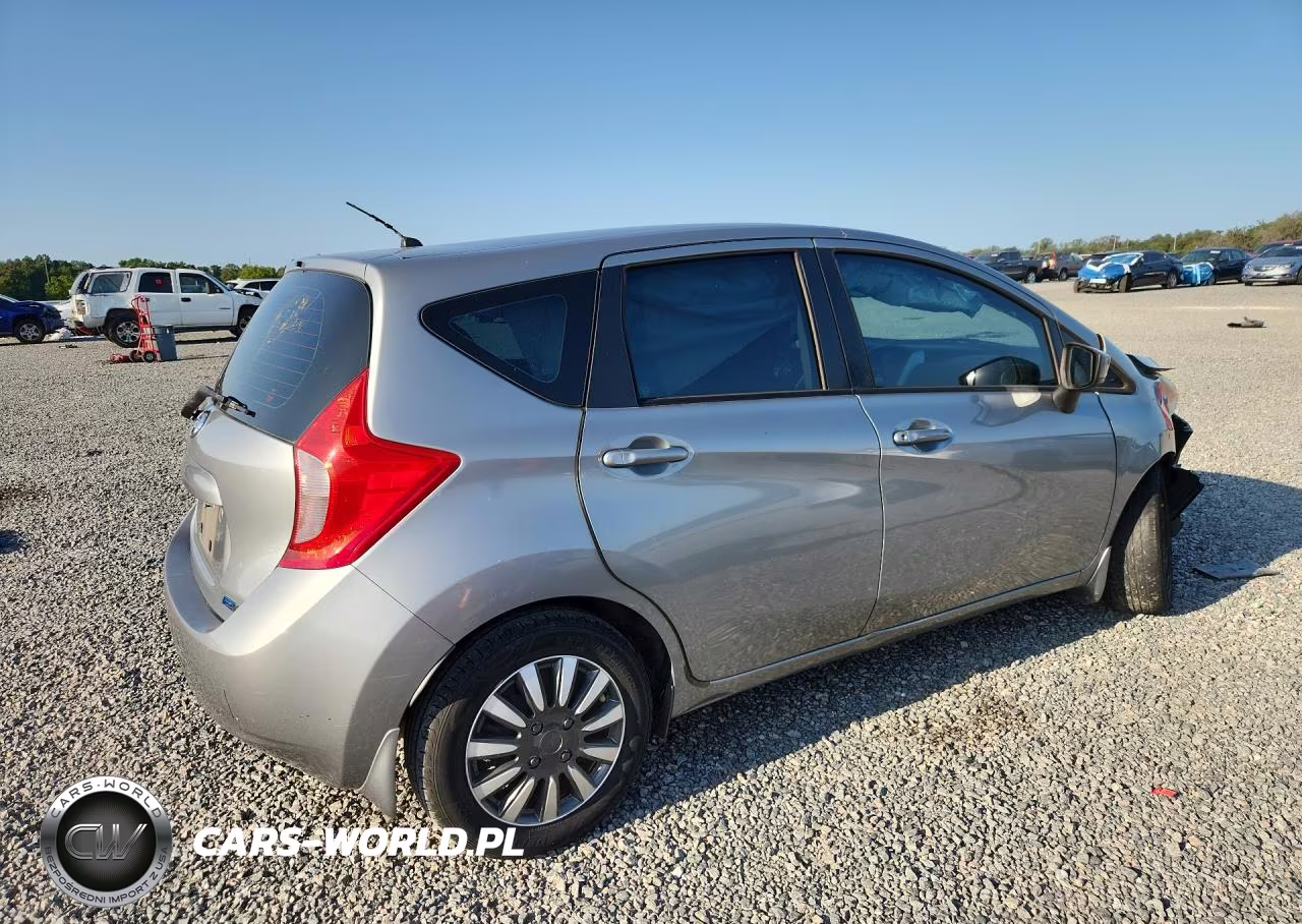 2015 Nissan Versa Note S Plus VIN:3N1CE2CP9FL391828 - 3