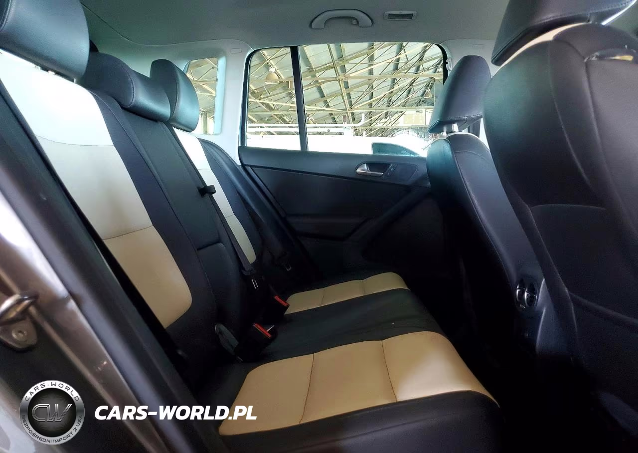 2016 Volkswagen Tiguan S VIN:WVGBV7AX3GW575212 - 10