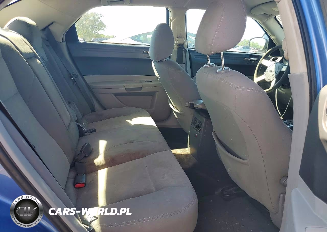 2007 Chrysler 300 VIN:2C3KA43R47H779985 - 10