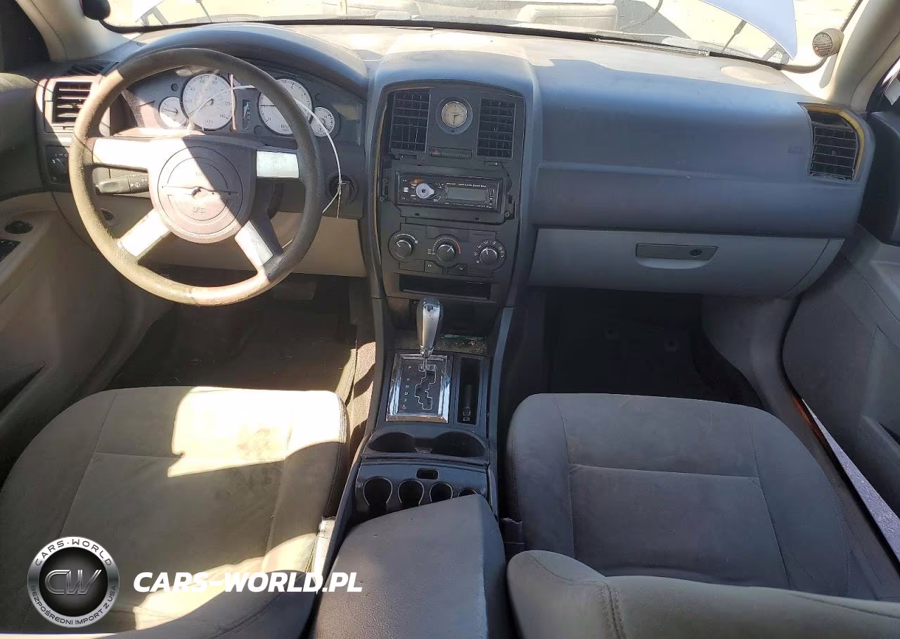 2007 Chrysler 300 VIN:2C3KA43R47H779985 - 8