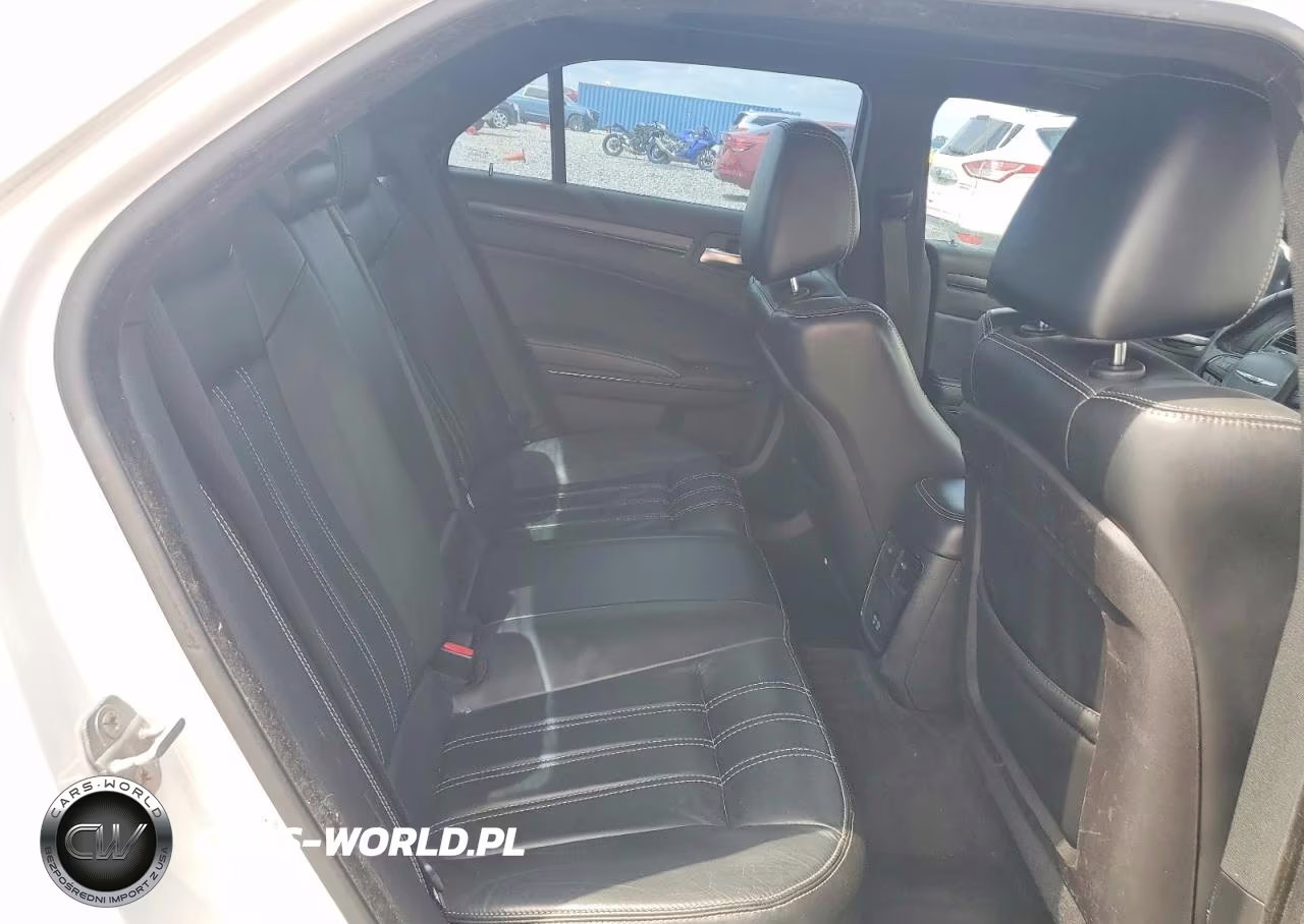 2015 Chrysler 300 S VIN:2C3CCABG6FH756266 - 10