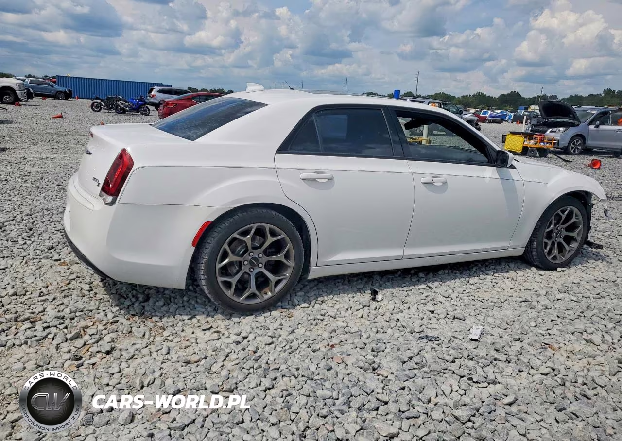 2015 Chrysler 300 S VIN:2C3CCABG6FH756266 - 3