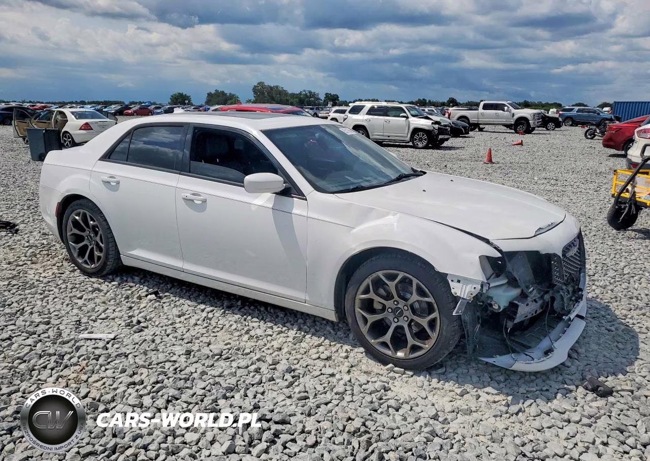 2015 Chrysler 300 S VIN:2C3CCABG6FH756266 - 4