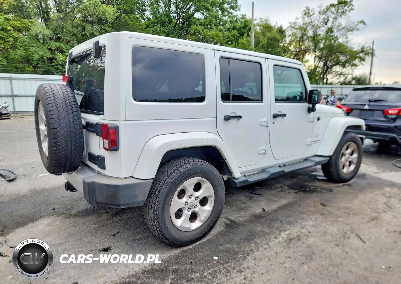 2014 Jeep Wrangler Unlimited Sahara VIN:1C4HJWEG7EL128024 - 3