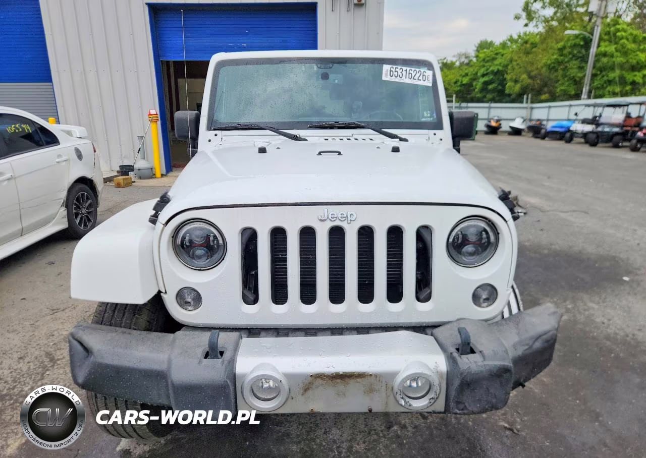 2014 Jeep Wrangler Unlimited Sahara VIN:1C4HJWEG7EL128024 - 5
