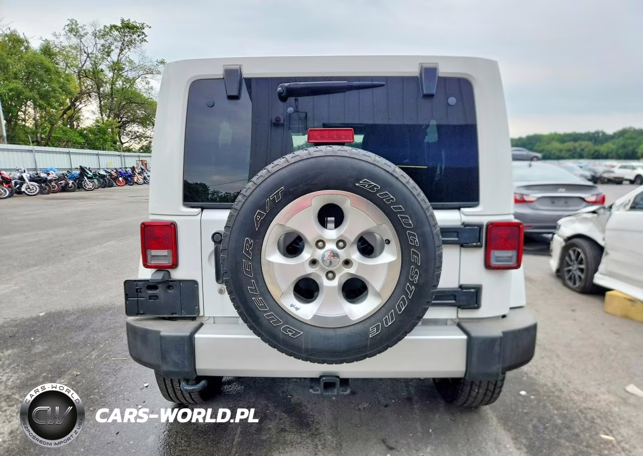 2014 Jeep Wrangler Unlimited Sahara VIN:1C4HJWEG7EL128024 - 6