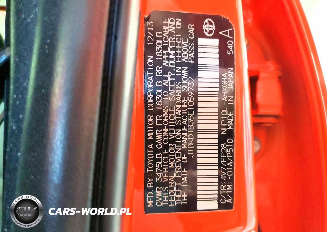 2014 Toyota Prius C Three VIN:JTDKDTB35E1059732 - 12