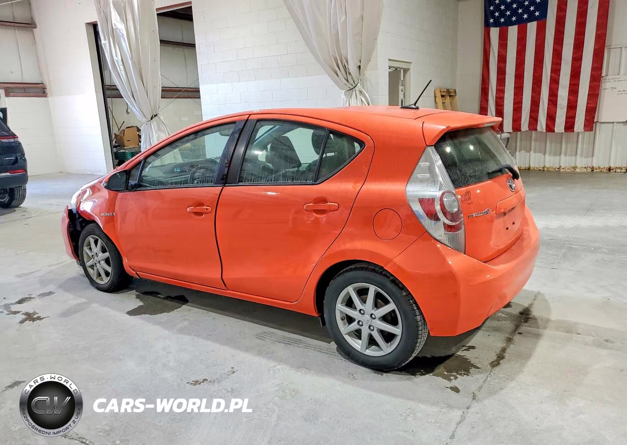2014 Toyota Prius C Three VIN:JTDKDTB35E1059732 - 2