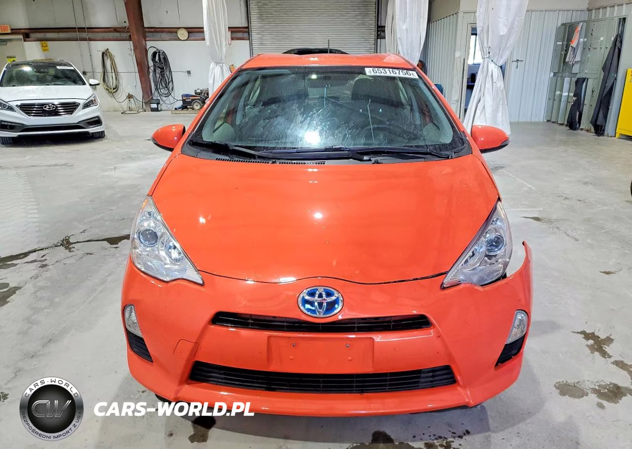 2014 Toyota Prius C Three VIN:JTDKDTB35E1059732 - 5
