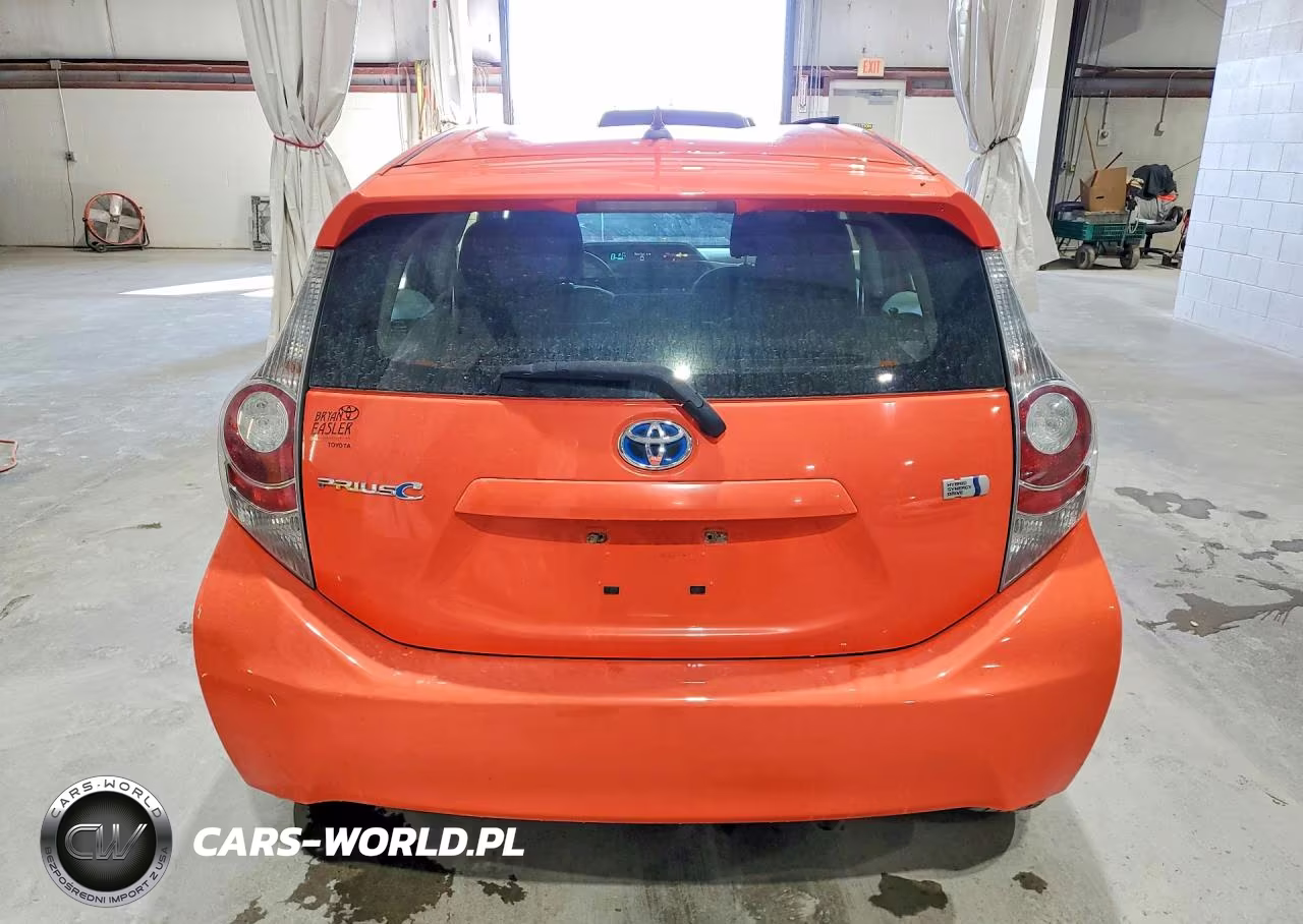 2014 Toyota Prius C Three VIN:JTDKDTB35E1059732 - 6