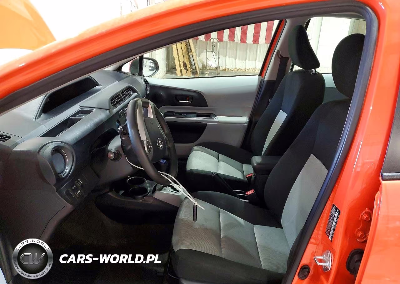 2014 Toyota Prius C Three VIN:JTDKDTB35E1059732 - 7