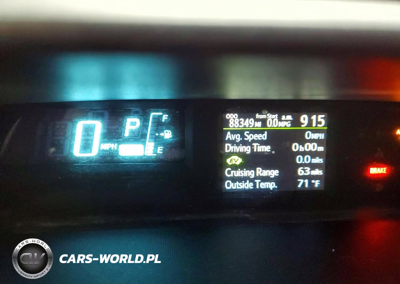 2014 Toyota Prius C Three VIN:JTDKDTB35E1059732 - 9
