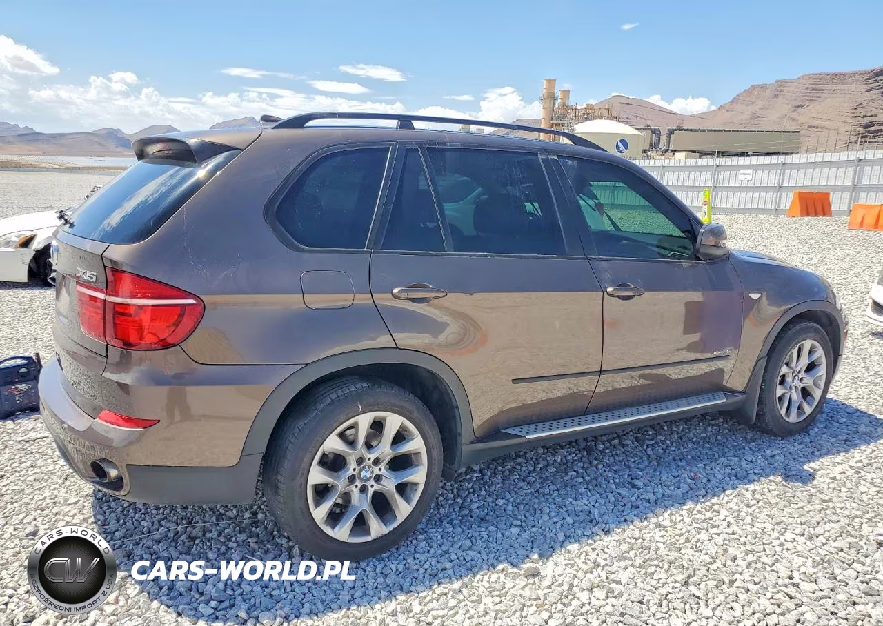 2012 BMW X5 xDrive35I VIN:5UXZV4C50CL748062 - 3