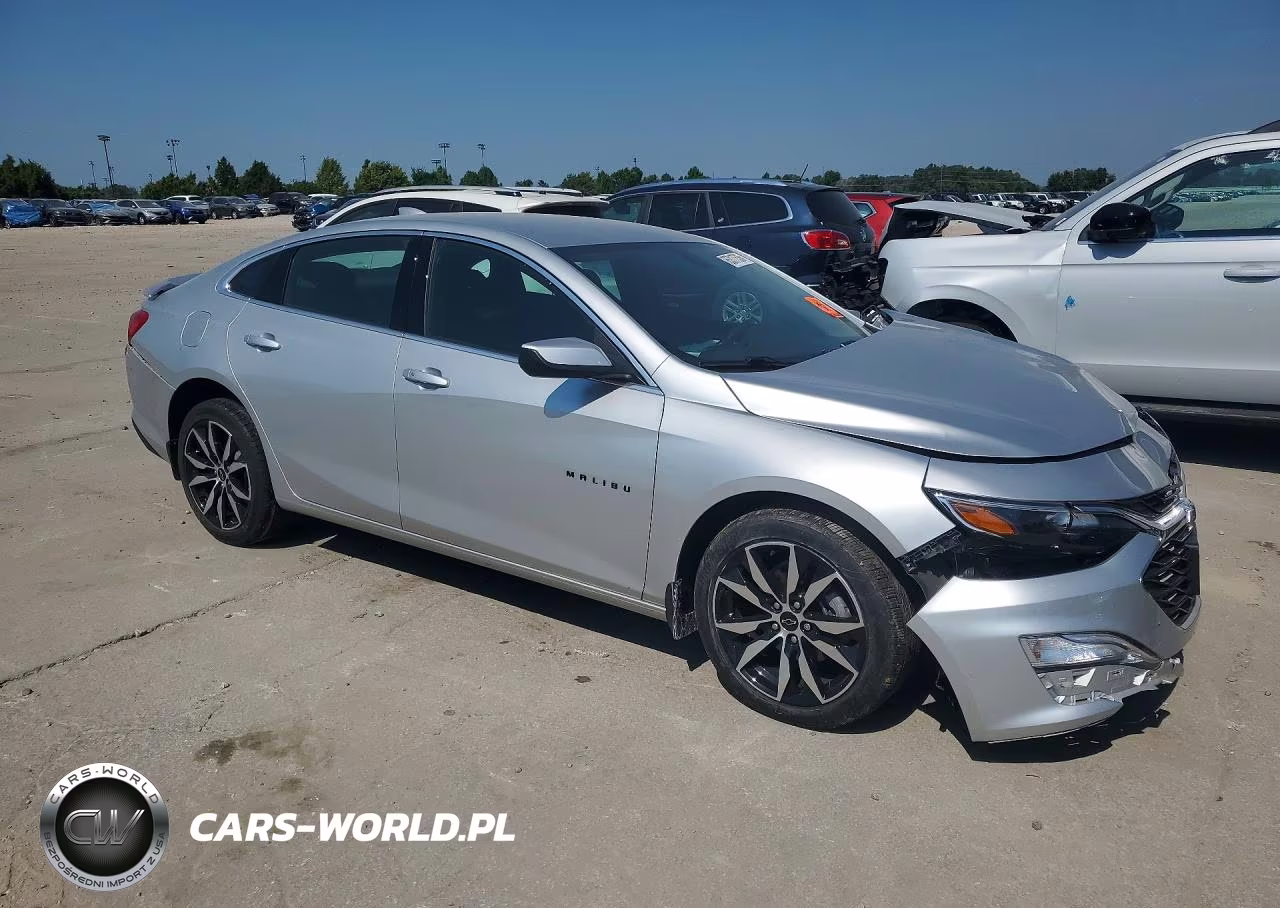 2021 Chevrolet Malibu Rs VIN:1G1ZG5ST1MF082565 - 4