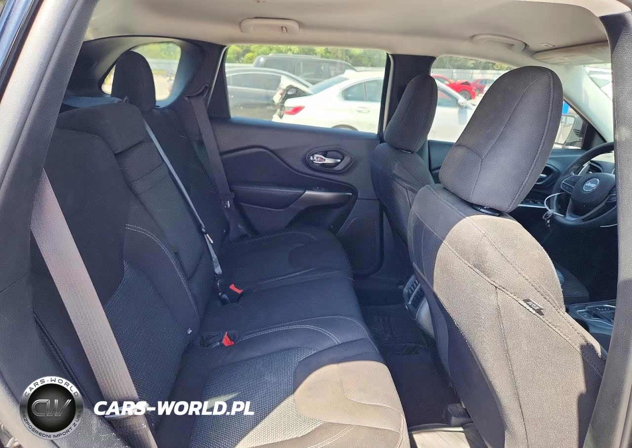 2019 Jeep Cherokee Latitude VIN:1C4PJLCBXKD145584 - 11
