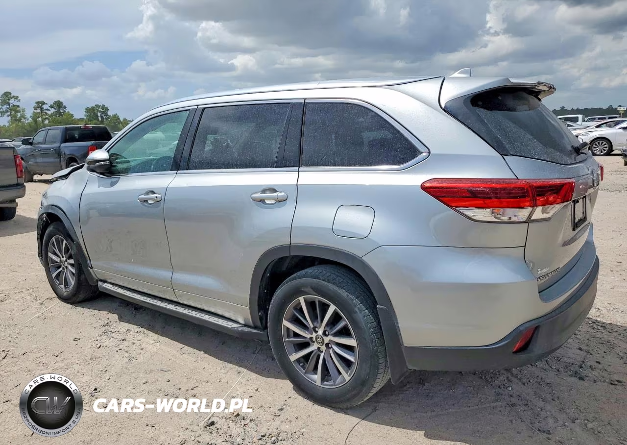 2018 Toyota Highlander Xle VIN:5TDKZRFH2JS538097 - 2