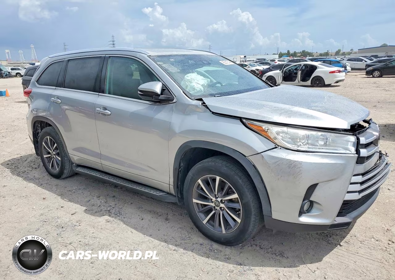 2018 Toyota Highlander Xle VIN:5TDKZRFH2JS538097 - 4