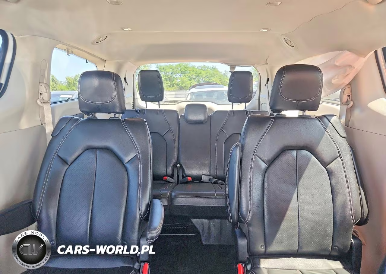 2022 Chrysler Pacifica Touring L VIN:2C4RC1BG6NR138993 - 10
