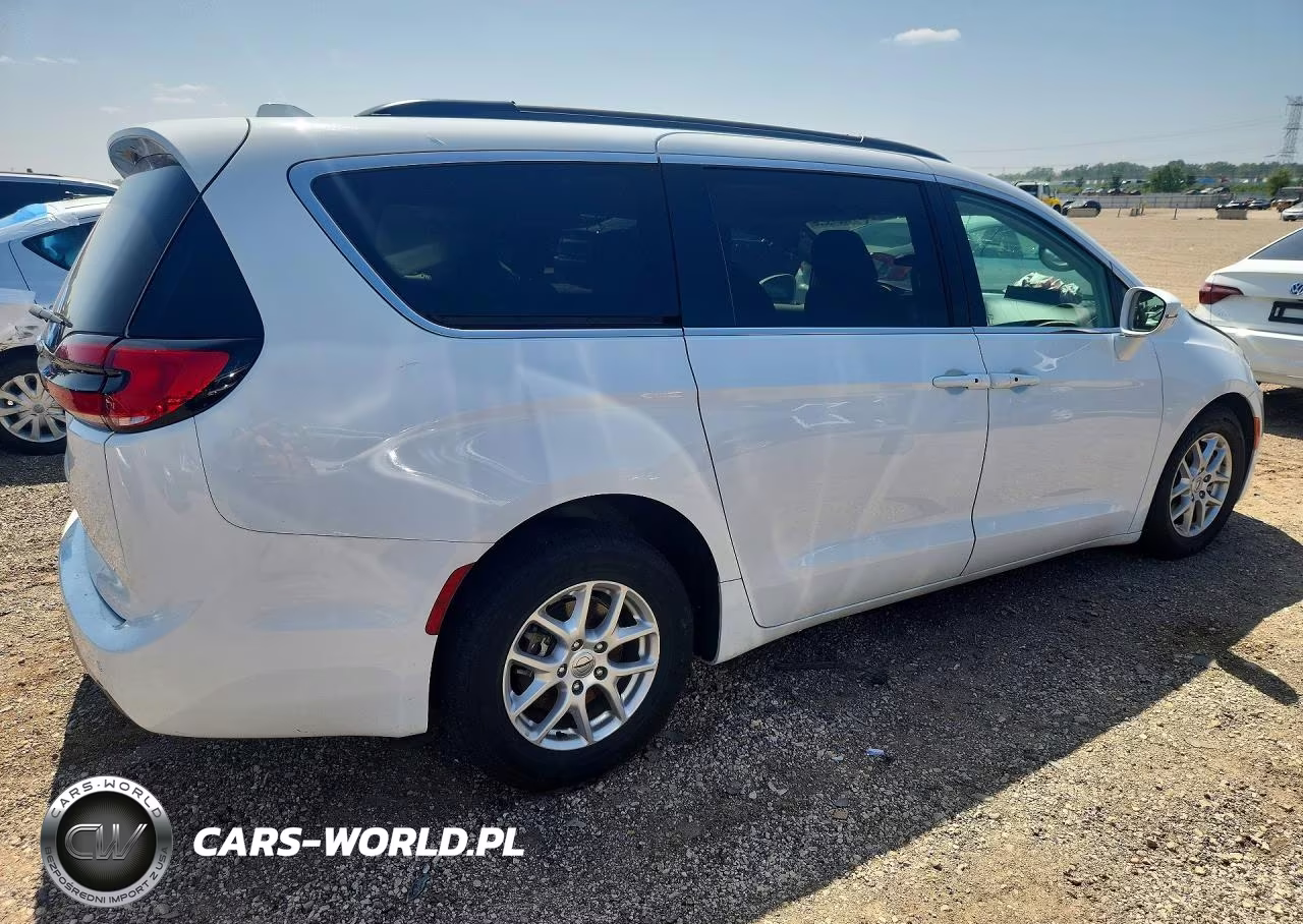 2022 Chrysler Pacifica Touring L VIN:2C4RC1BG6NR138993 - 3