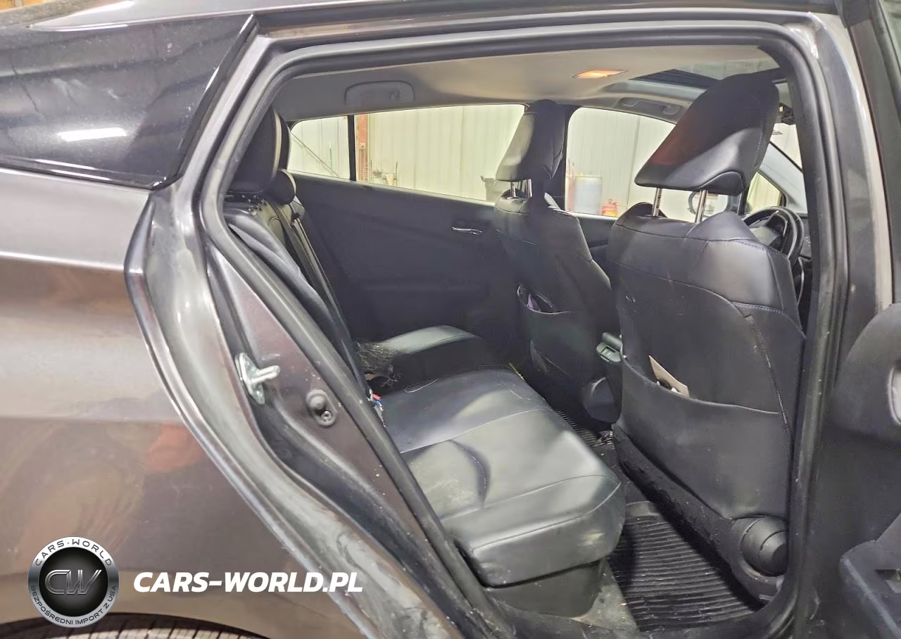 2021 Toyota Prius Limited VIN:JTDKAMFU9M3134808 - 10