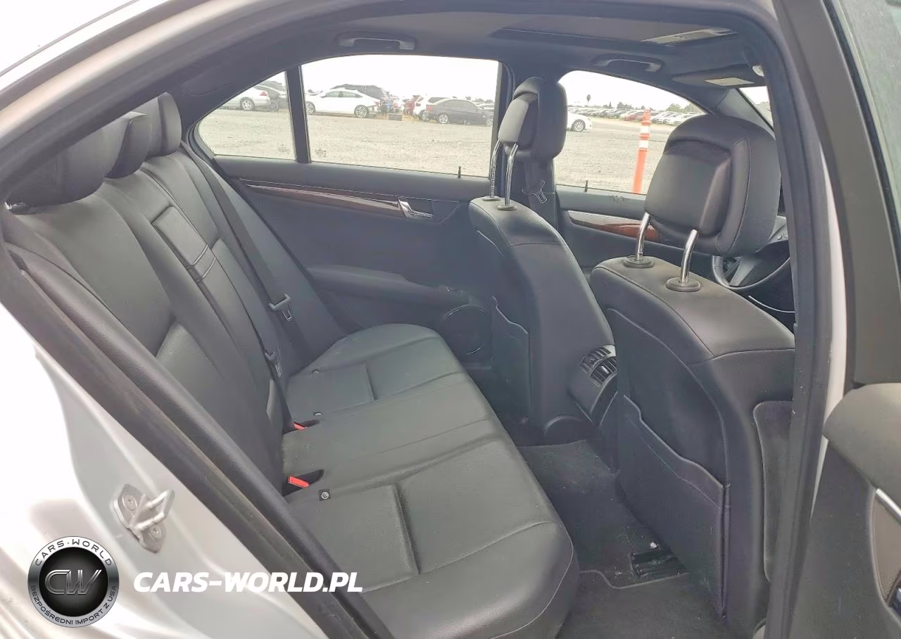 2010 Mercedes-Benz C 300 VIN:WDDGF5EBXAR121058 - 10