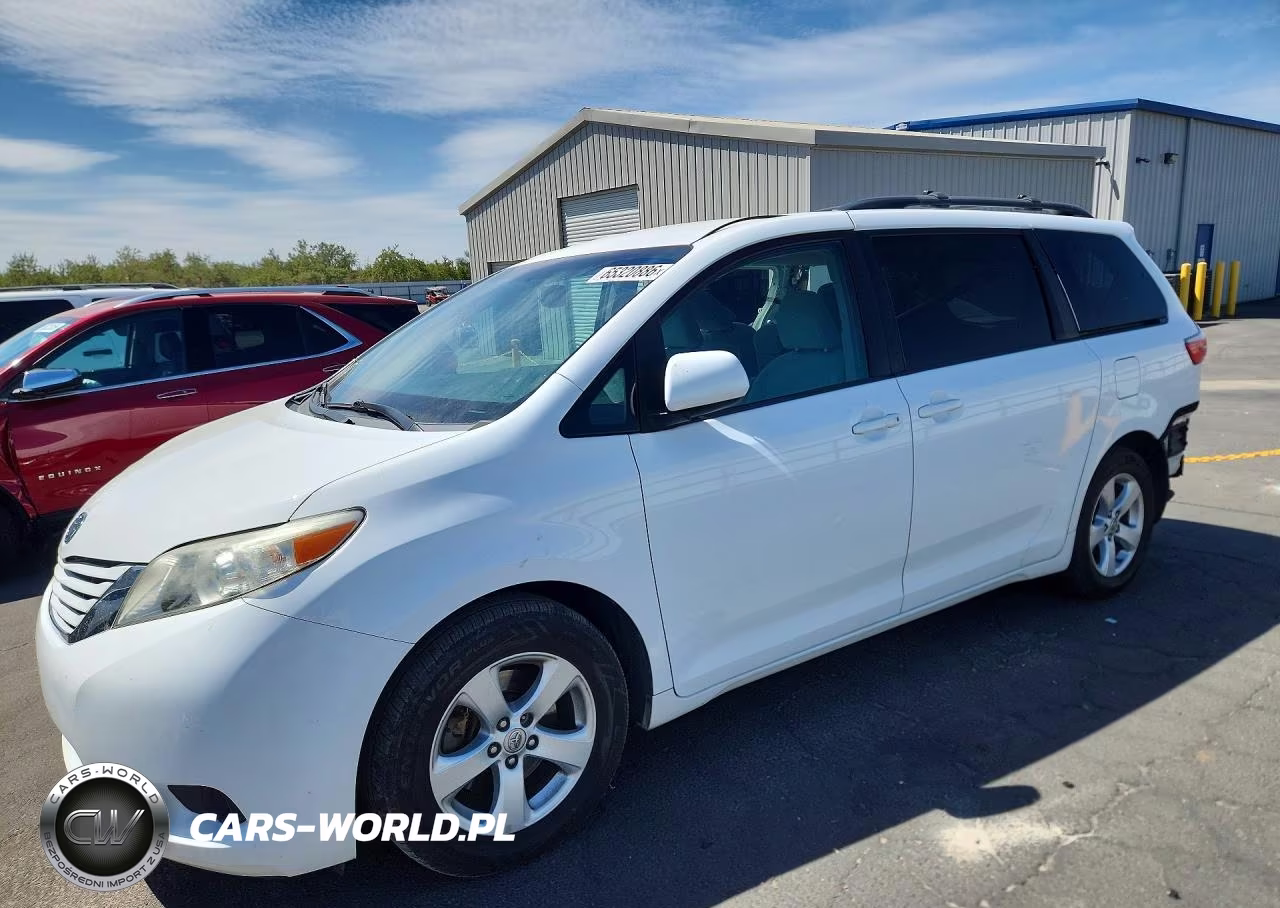 2017 Toyota Sienna Le – zdjęcie 1 z 14