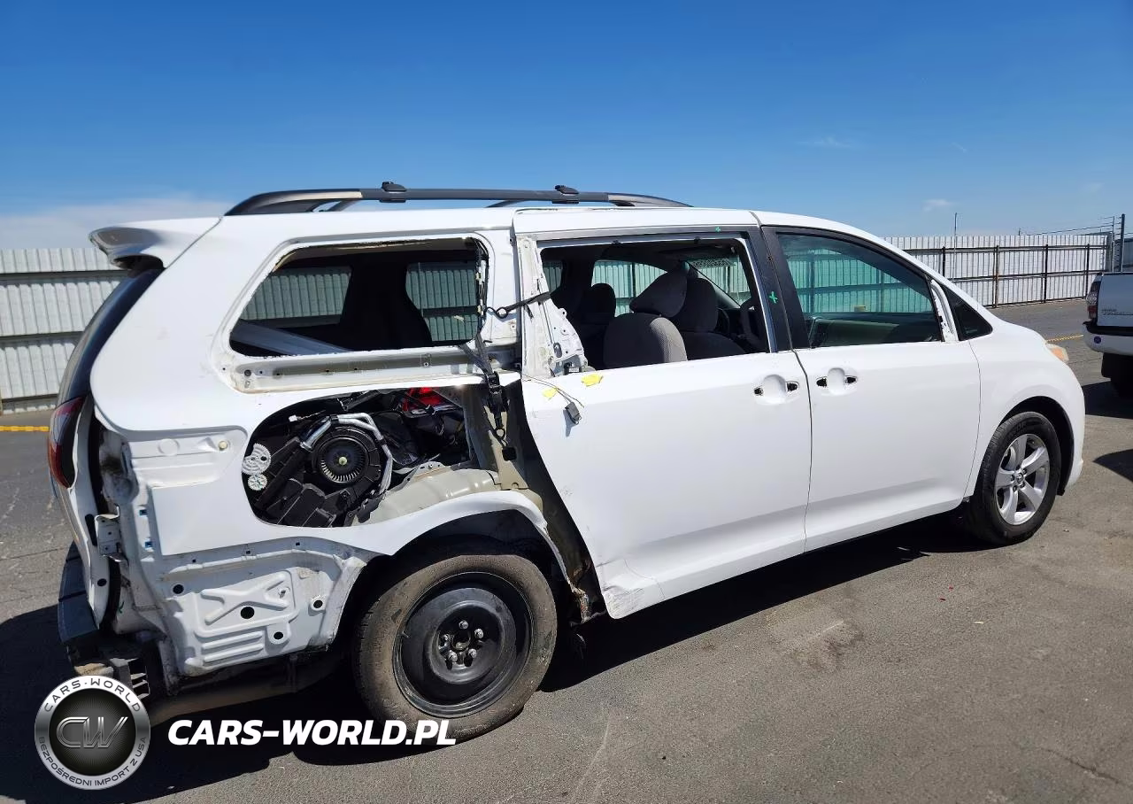 2017 Toyota Sienna Le VIN:5TDKZ3DC1HS850670 - 3