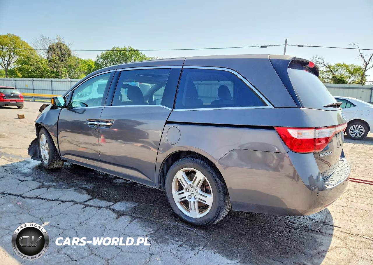 2013 Honda Odyssey Touring VIN:5FNRL5H94DB008270 - 2